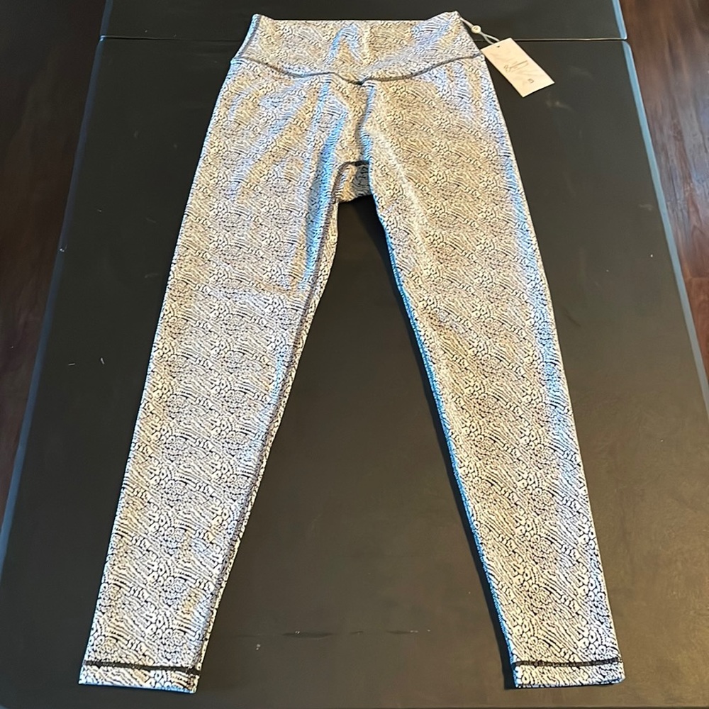 Buffbunny Collection leggings size large, new with tag